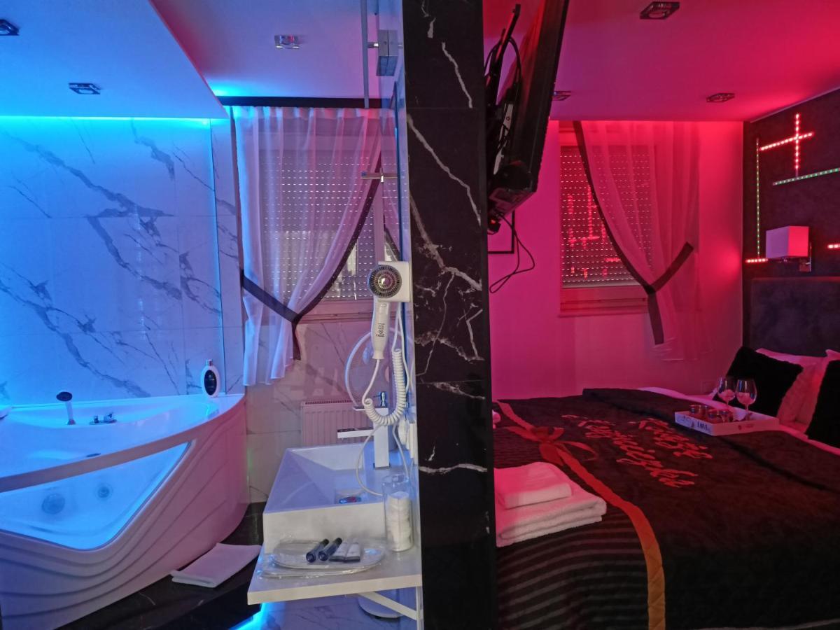 Pokoje Hotelowe Nad Zalewem シェドルツェ エクステリア 写真