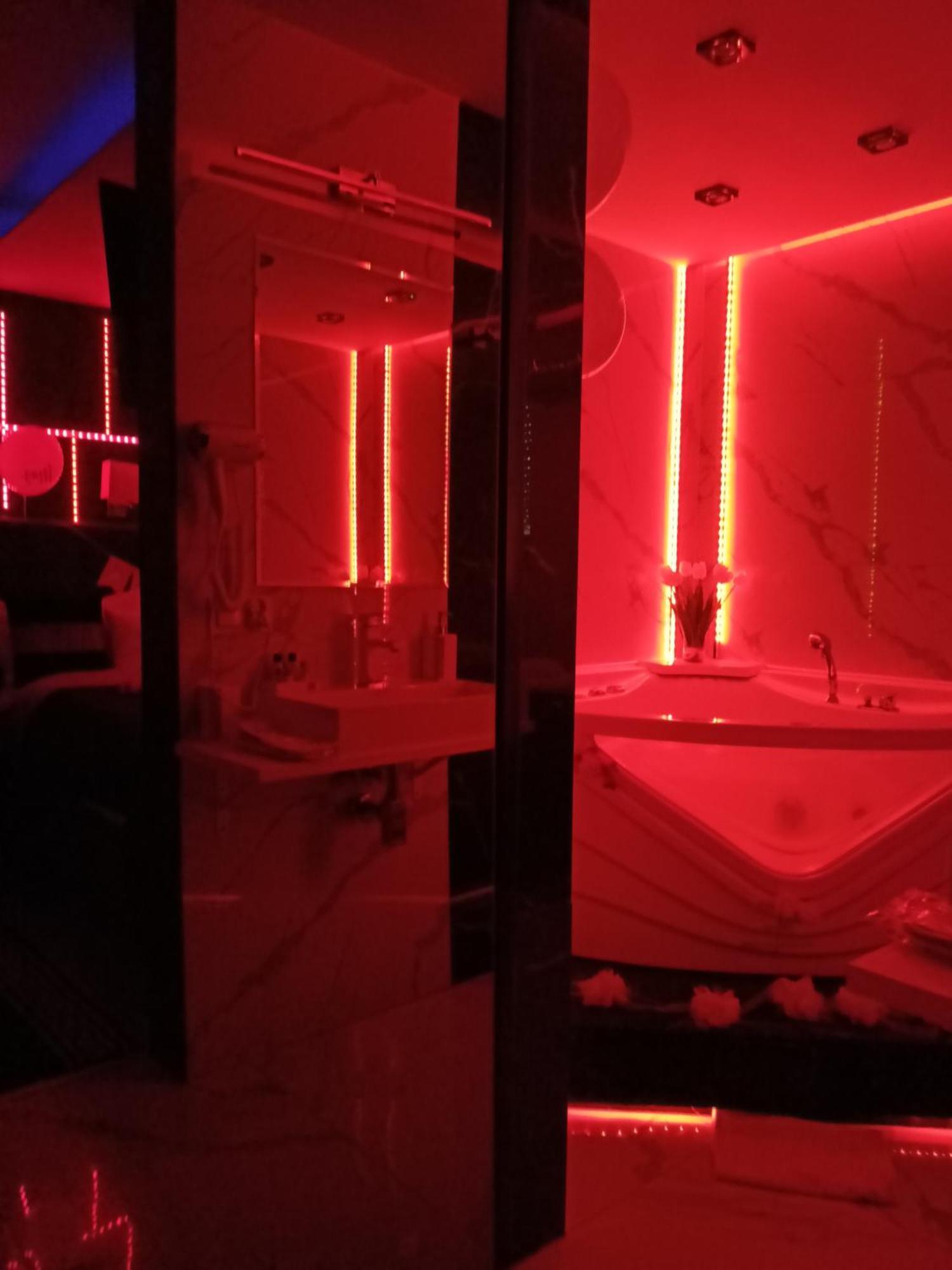 Pokoje Hotelowe Nad Zalewem シェドルツェ エクステリア 写真