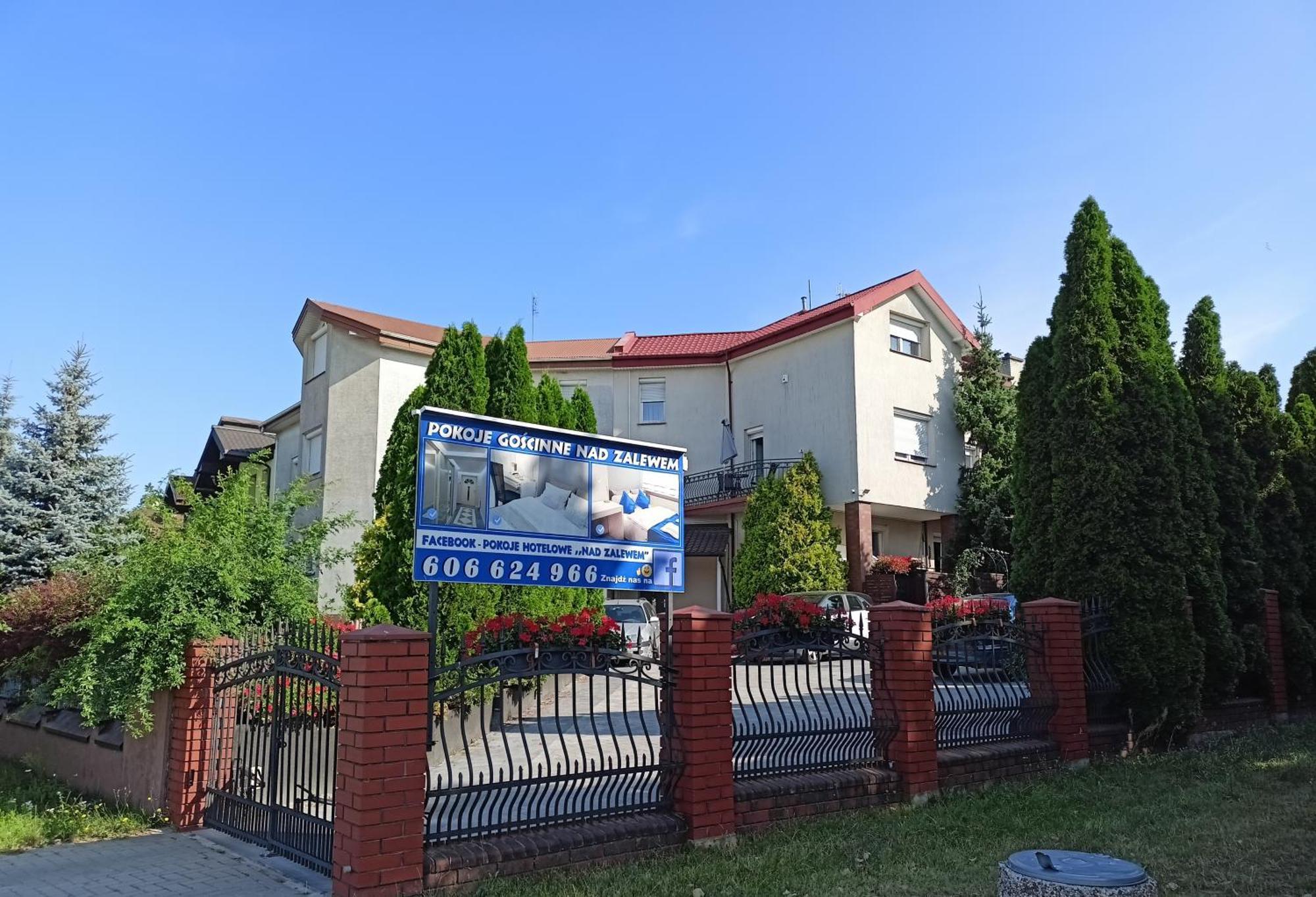 Pokoje Hotelowe Nad Zalewem シェドルツェ エクステリア 写真